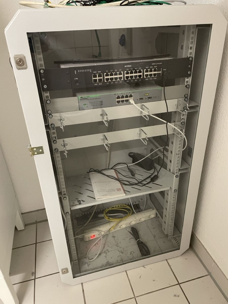 Altri accessori: Netzwerk-Schrank – Usato da Köniz venduto da kebu1508