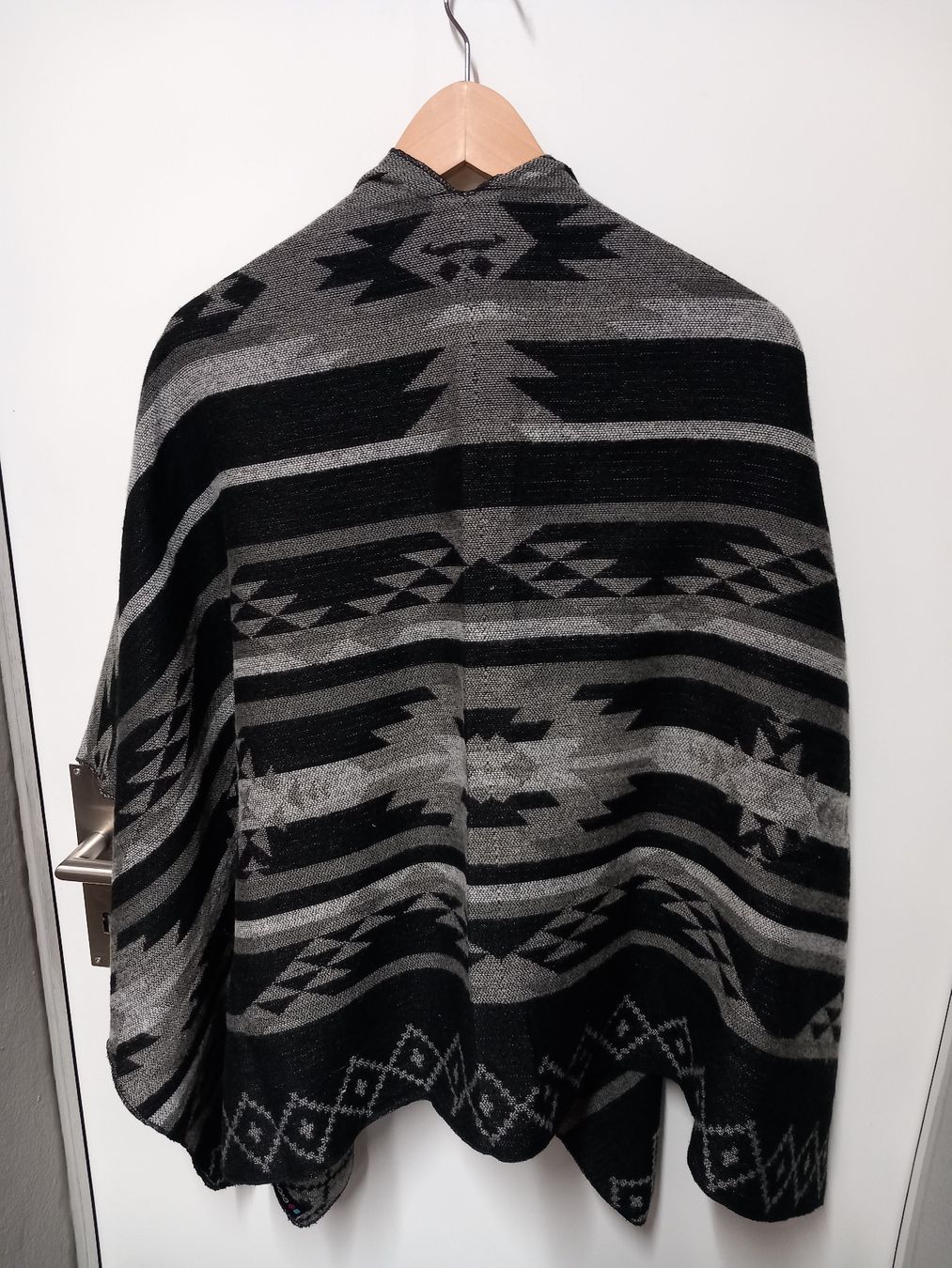 Altro in  Abbigliamento & Accessori: Poncho Even&Odd, one size – Usato da Merligen venduto da muss_haben 1