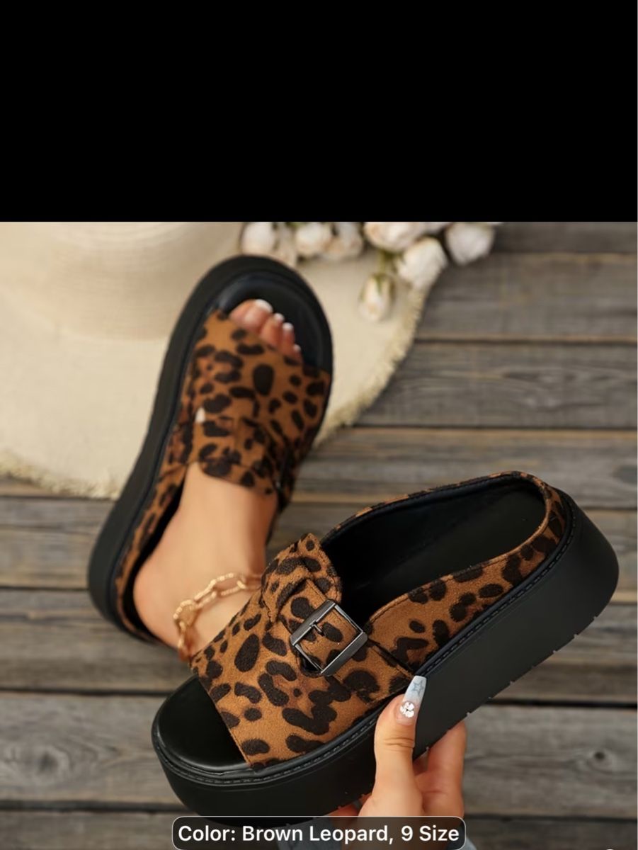 Damenschuhe: Chic Leopard Platform Slides, Size 9, Perfect for Summer! – Neu (gemäss Beschreibung) aus Vésenaz von rut_pl8d 1