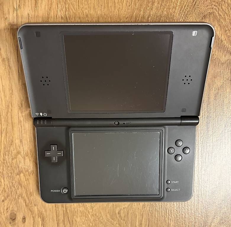 Nintendo Console: Nintendo DSi XL Schwarz – Usato da Glattpark(Opfikon) venduto da Beubeu44 1