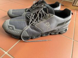 On Laufschuhe Herren grau Grösse 48 gebrauchter Zustand