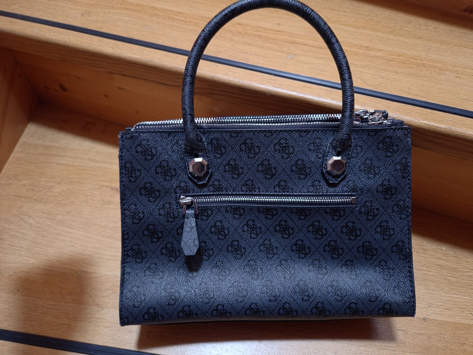 Guess Taschen für Damen: Guess Handtasche schwarz, neu – Neu und originalverpackt aus Lanterswil von mar_b5ny 3