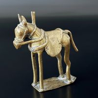 Massive Bronzefigur eines Pferdes
