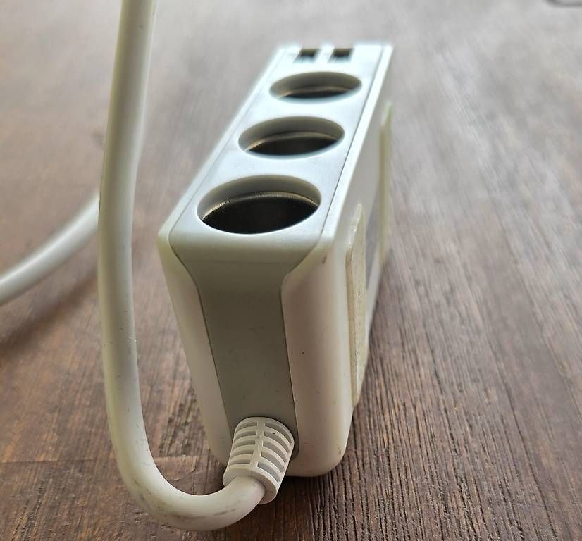 Caricabatterie: 4-fach USB Auto-Ladegerät – Usato da Steinerberg venduto da Bcsbcs 1