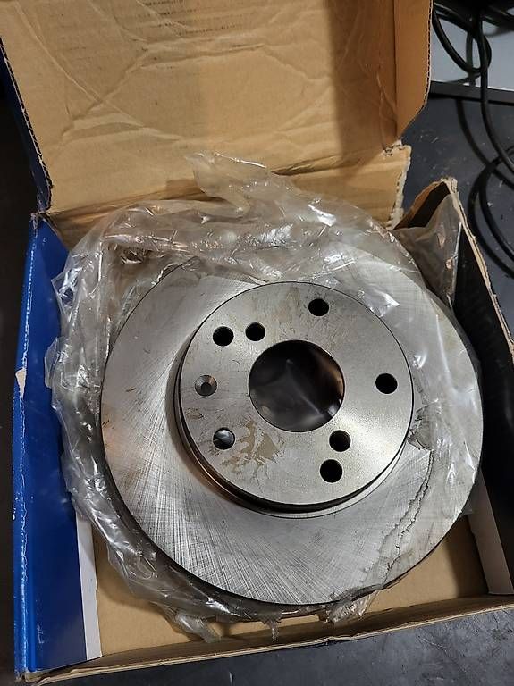 Daewoo Tutti pezzi di ricambio auto: Daewoo Bremsscheiben Sakura – Usato da Dübendorf venduto da Magc76 4