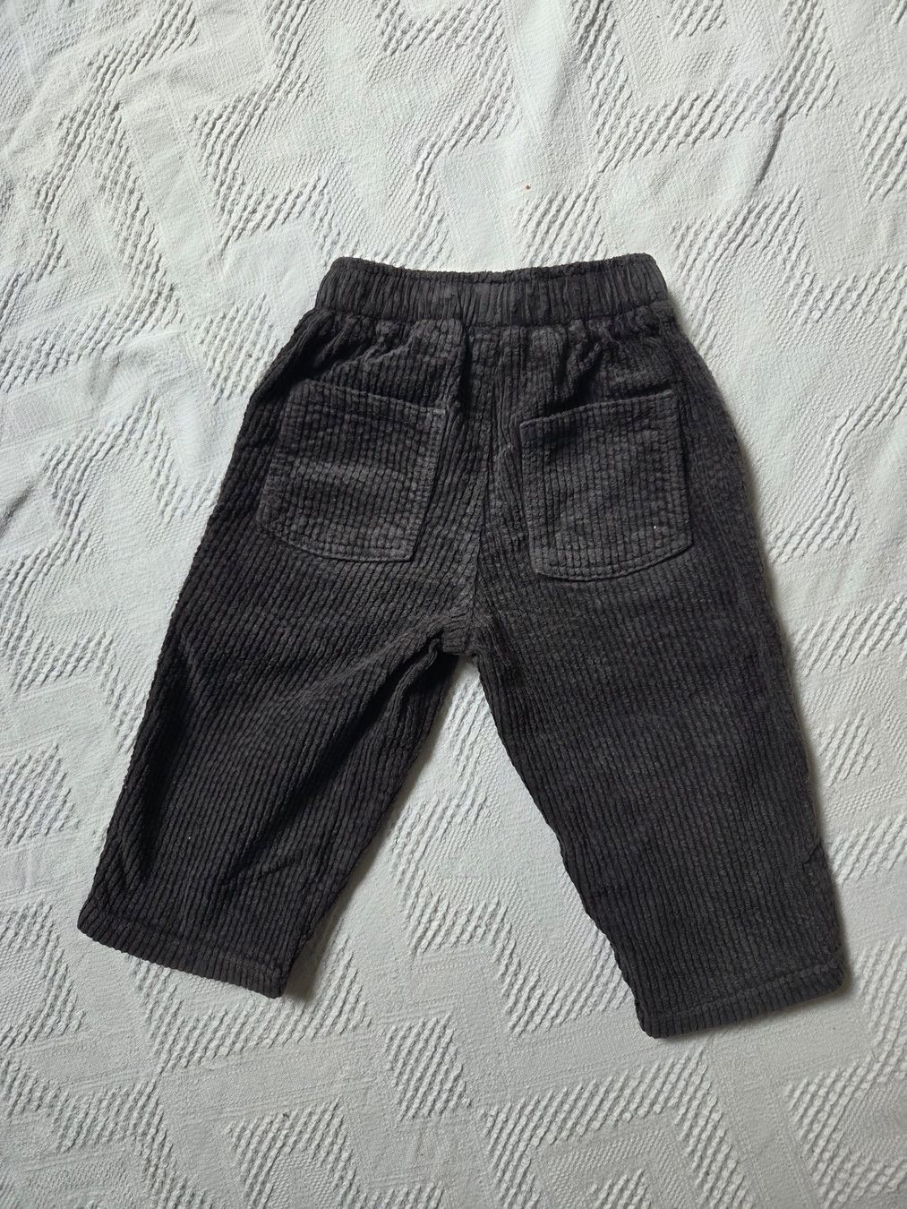 Zara Pantalons: Cord Kinder Hose Gr.86 - dunkelgrau – D'occasion à Basel par kat_69z6 2