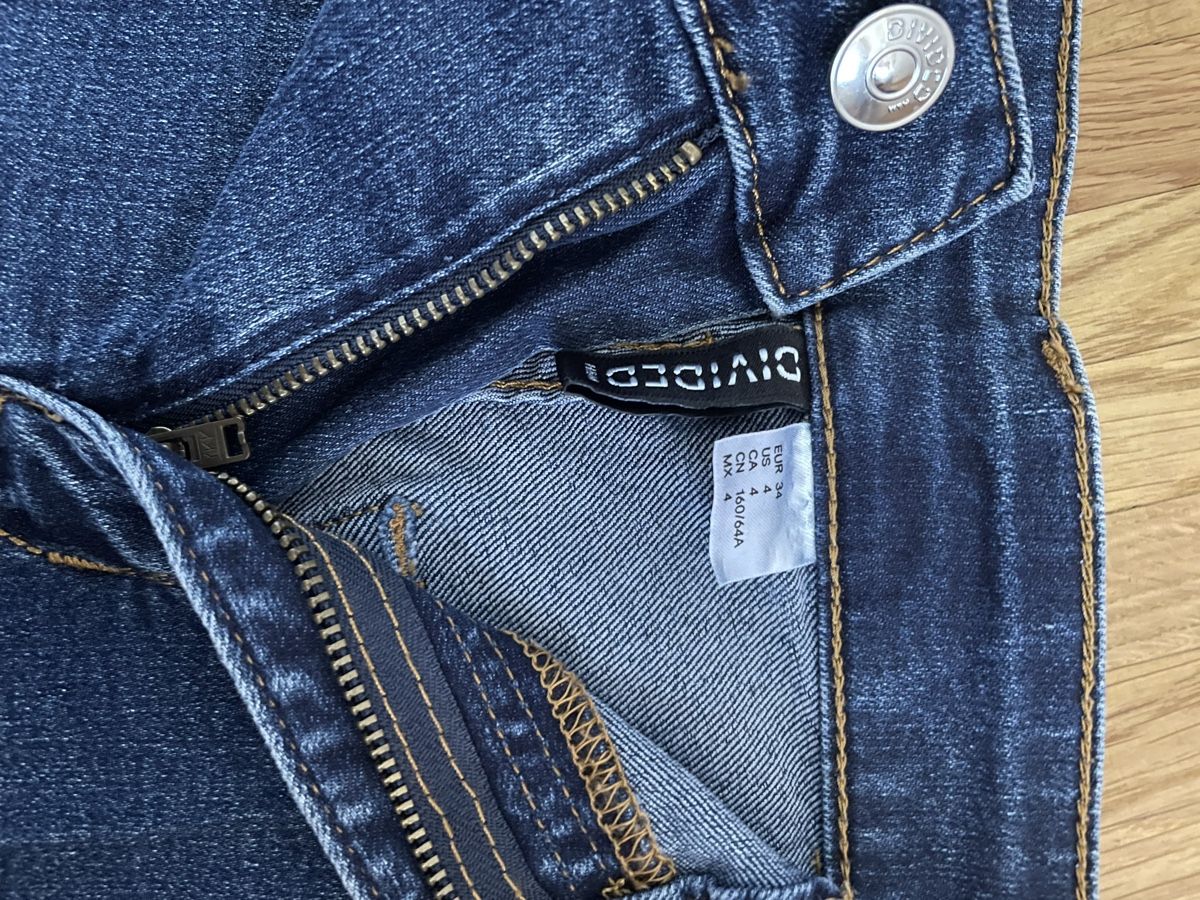 H&M Pantaloni: Short taille haute – Nuovo (secondo la descrizione) da Pont-de-la-Morge (Sion) venduto da hel_bh28 2