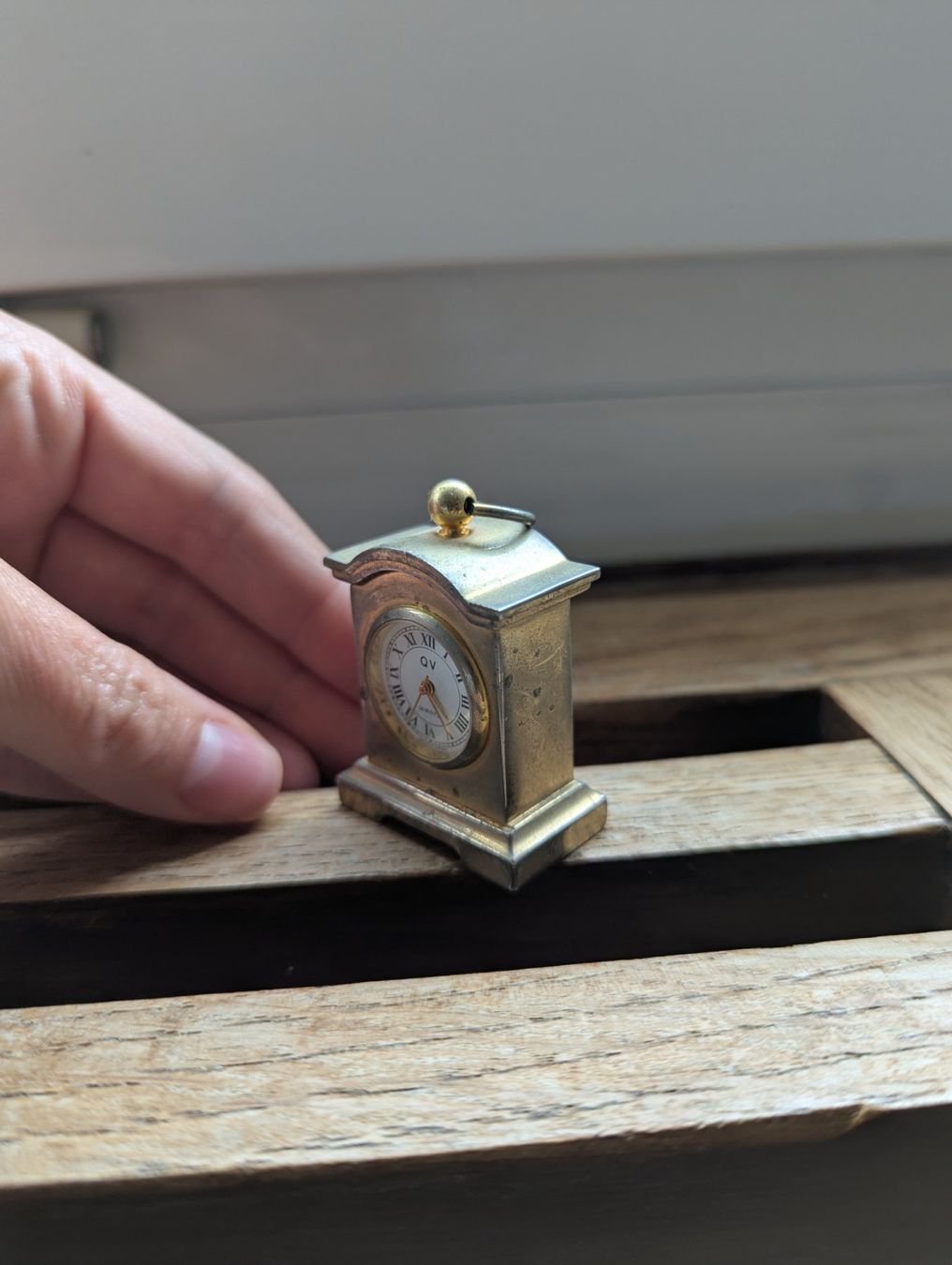Sveglie: Alte Schweizer Uhr – klein & elegant – Usato da Zürich venduto da luc_6kzk 1