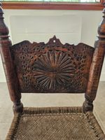 Paire de chaises anciennes afghanes en bois sculpté