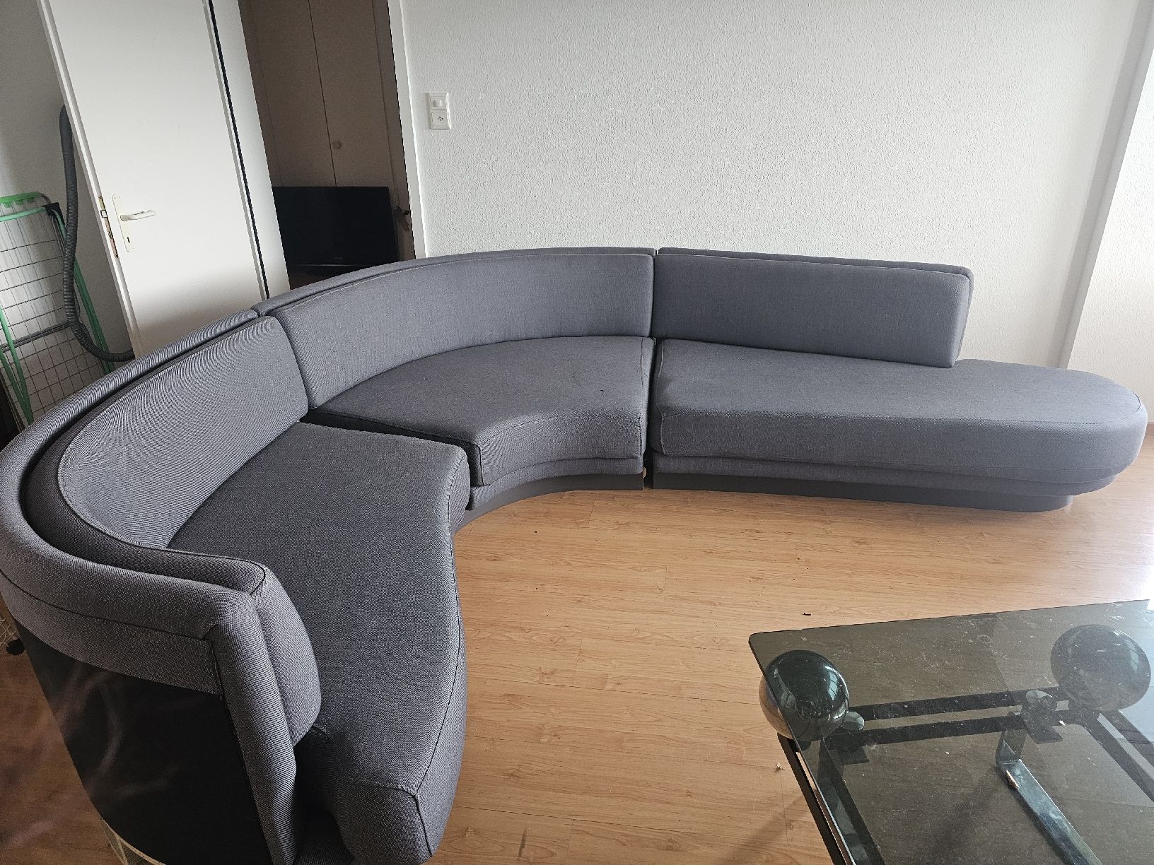 Divani: Graues Kurvensofa, modulares Design, bequemer Stoff – Usato da St. Gallen venduto da han_55kb
