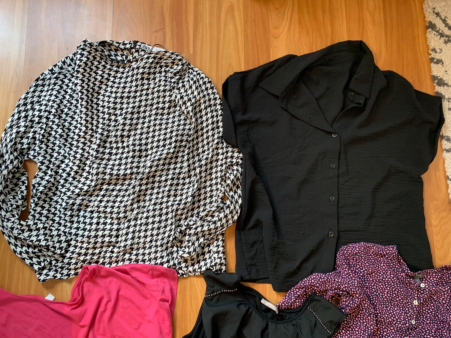 Lotti di vestiti: Damen Oberteile-Set, 7 Stk.Grösse S – Usato da Ettingen venduto da evs_6w9m 1