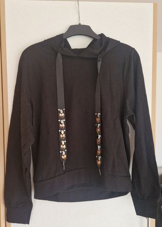 Sweat noir à capuche taille S/M à détails