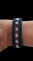 Exclusives Armband mit quadratischen Silber-Perlen. Handmade