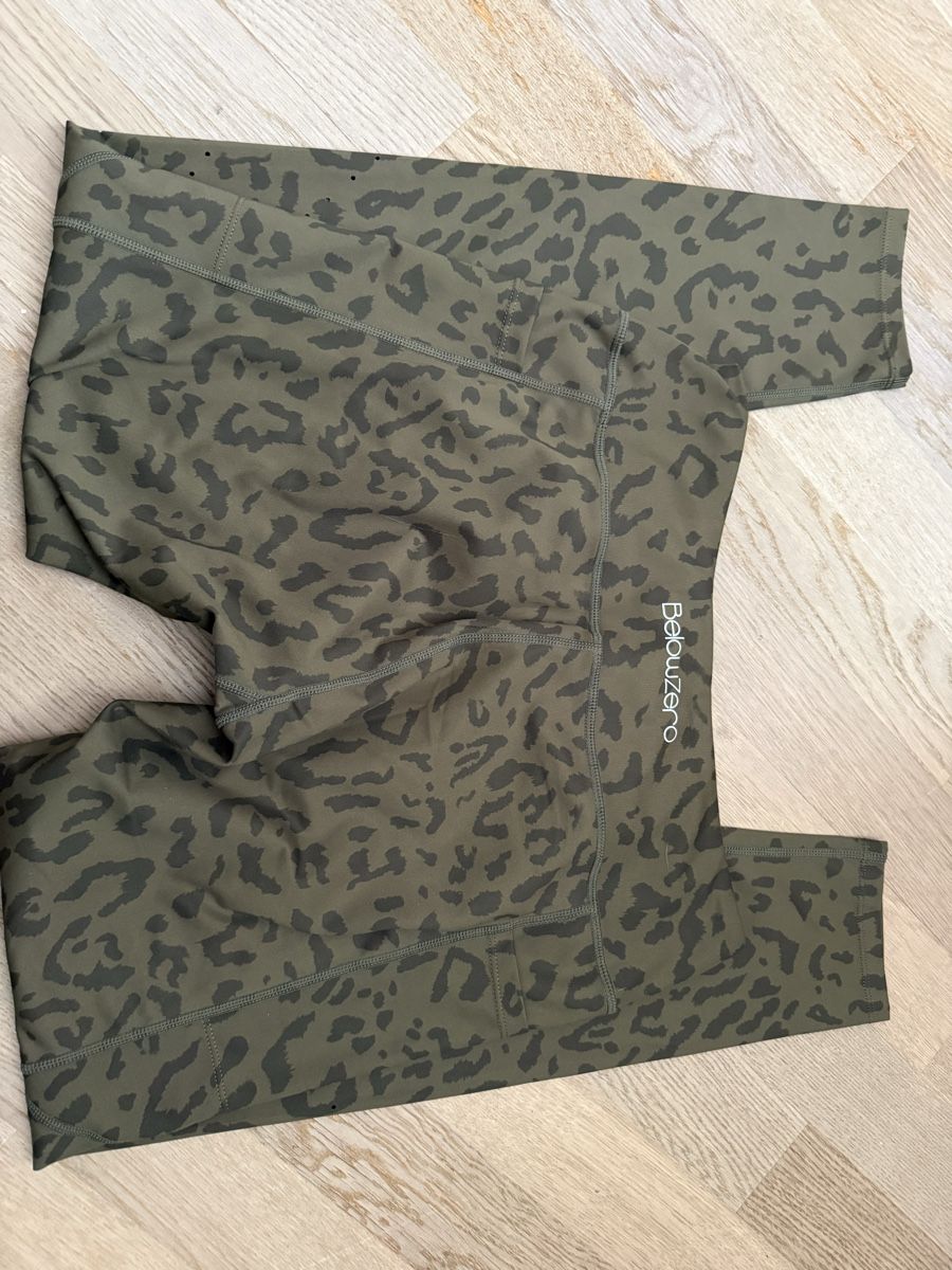 Leggings: Leggings Belowzero grün Leopardenmuster – Usato da Rubigen venduto da Elmacino