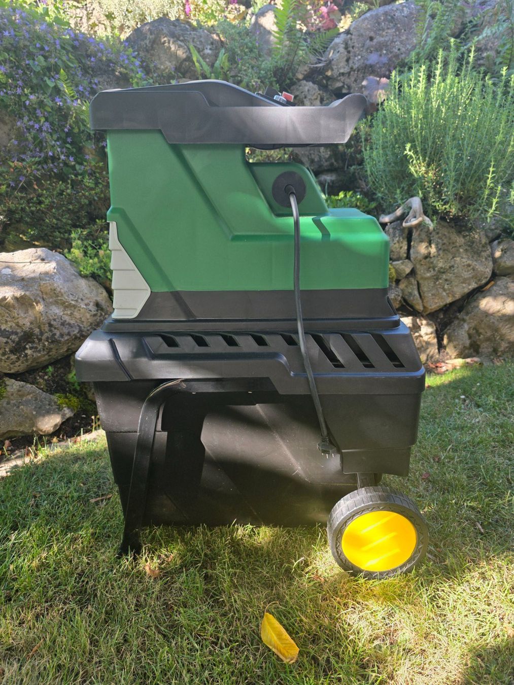 Häcksler: Walzenhäcksler 2000W – Neu (gemäss Beschreibung) aus Dielsdorf von Entro
