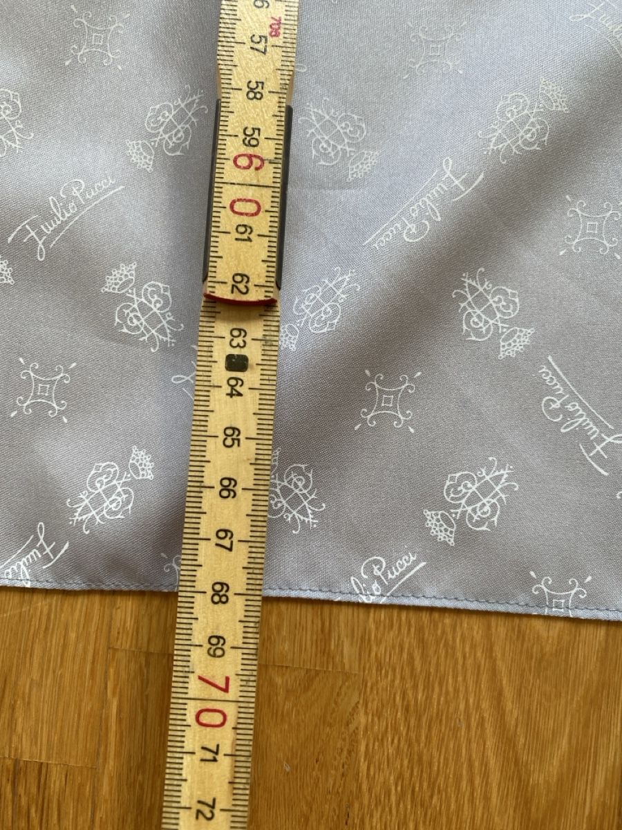 Foulard & Sciarpe: Emilio Pucci Vintage Seidentuch, hellgrau mit Muster – Usato da Burgdorf venduto da allesolivia 3