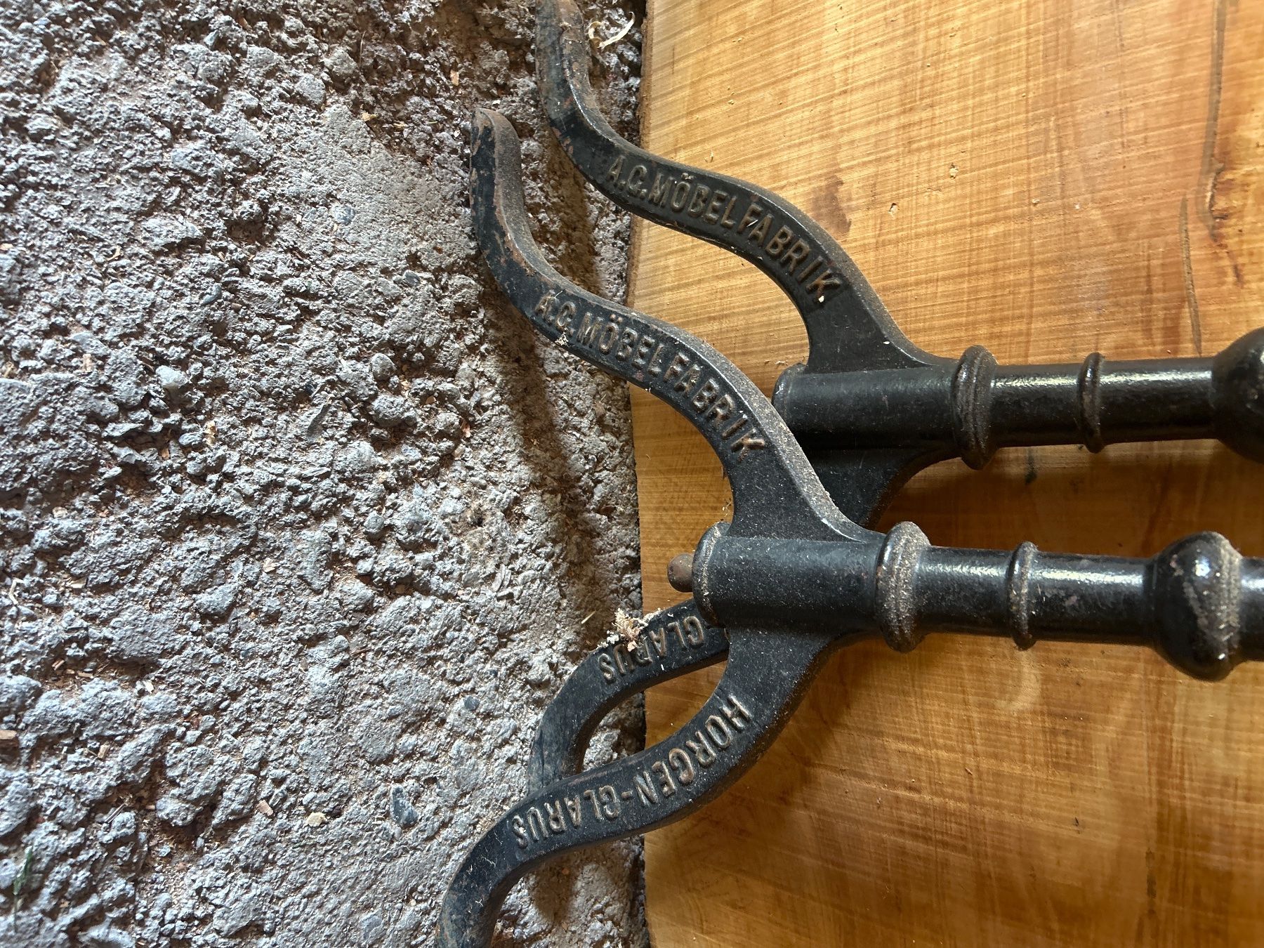 Altri mobili d'antiquariato: Horgen glarus tisch füsse – Usato da Salouf venduto da Holzbub 2