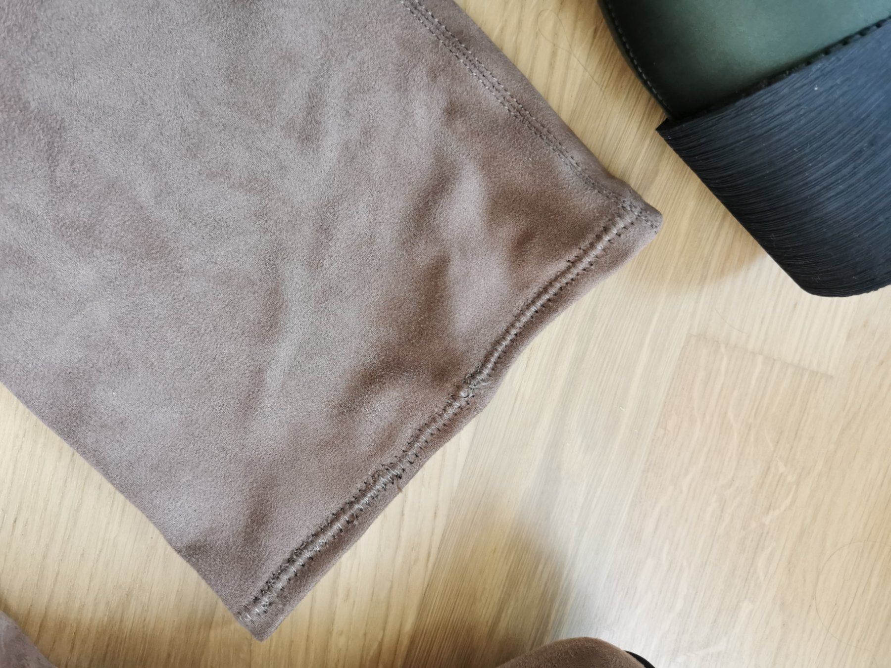 Scarpe da donna: Overknees Wildleder Optik – Usato da Luzern venduto da larissa_n 2