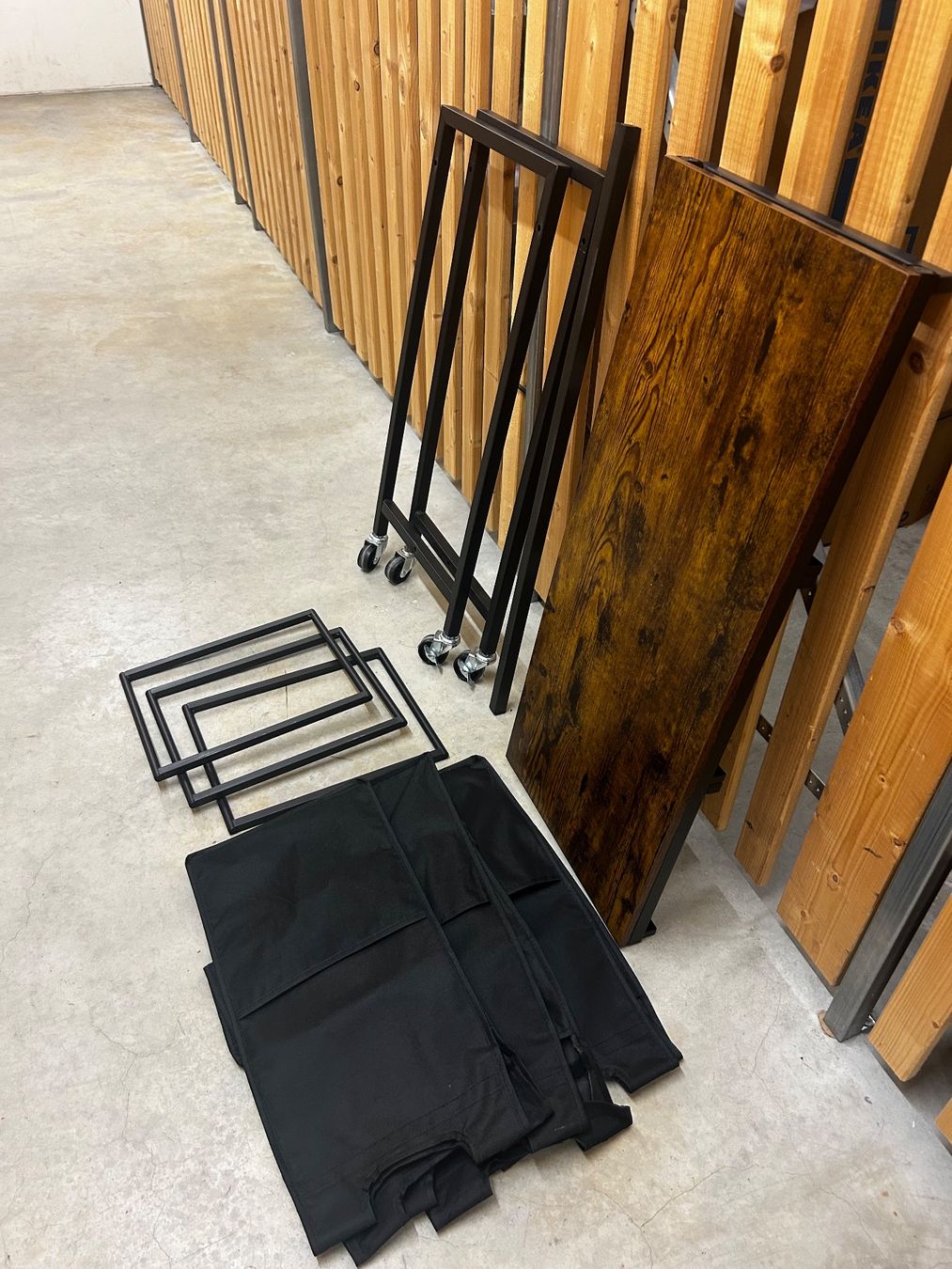 Cesti per biancheria: Laundry shelf with wheels / Waschenkörb mit Rollen – Usato da Oberwil BL venduto da yas_t9b2 1