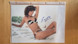 Safira Afzal (James Bond), Original Autogramm auf Foto