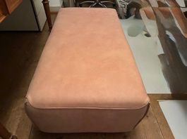 Leder-Hocker / Ottomane in sehr gutem Zustand