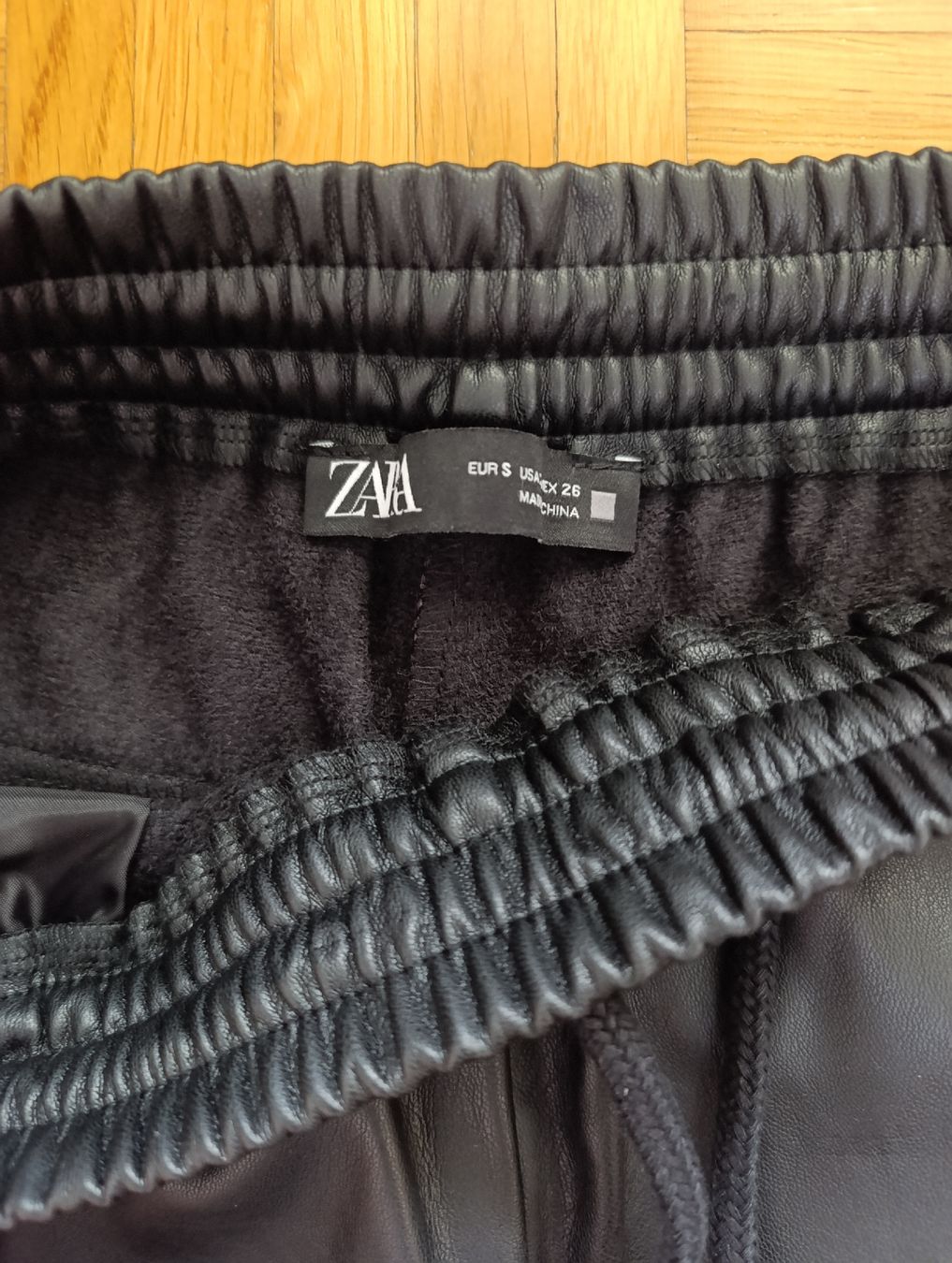 Zara Pantaloni: Latex gefütterte Hose Gr S – Nuovo (secondo la descrizione) da Waltenschwil venduto da Bodensee84 1