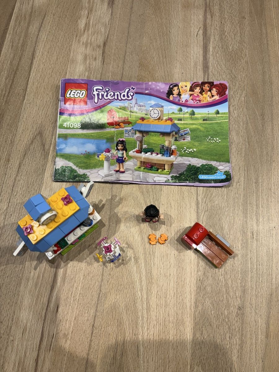 Lego Giocattoli: Lego Friends Emmas Kiosk – Usato da Baar venduto da remak37 1