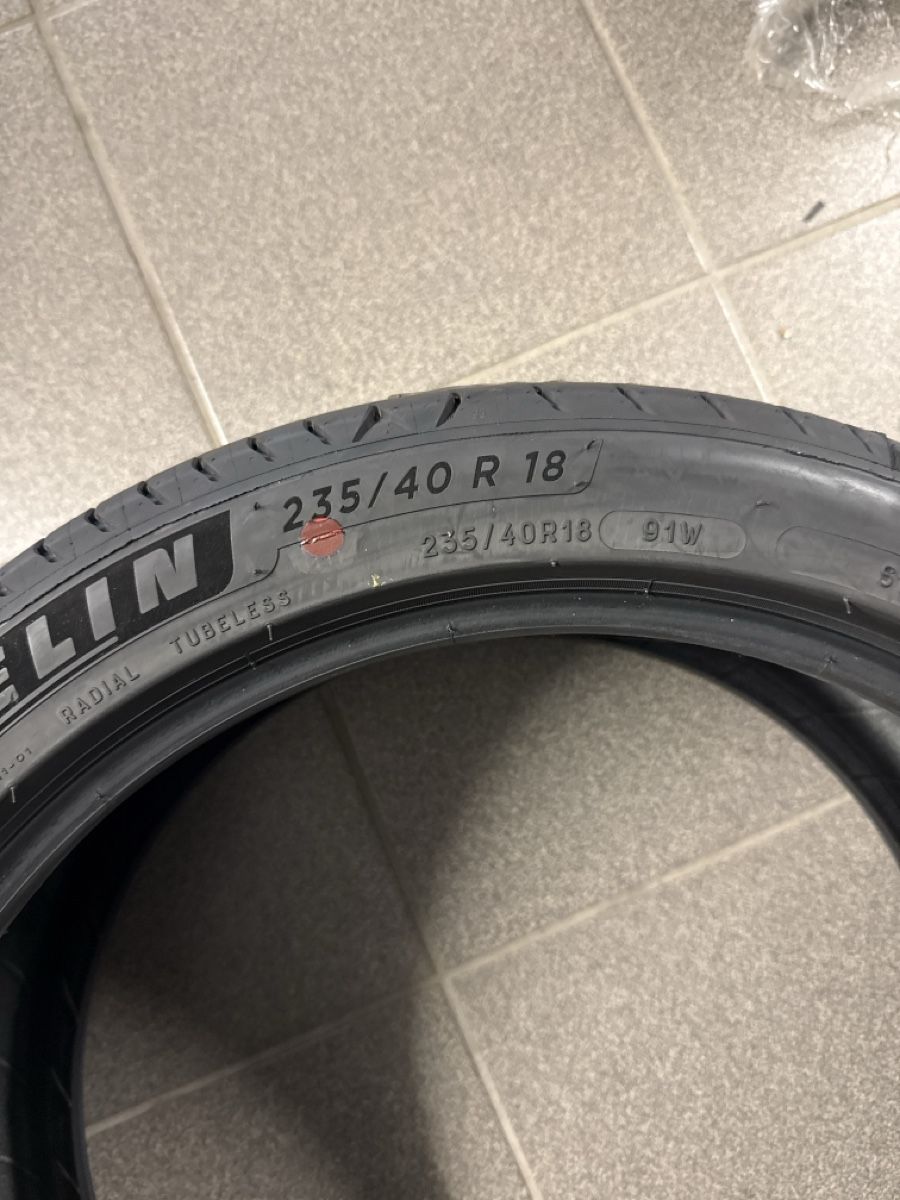 Michelin Tutti pezzi di ricambio auto: Reifen 235/40R18 – Nuovo (secondo la descrizione) da Menziken venduto da Menziken2017 1