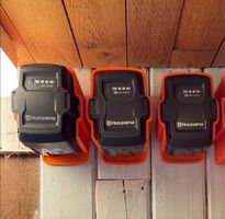 1x Husqvarna Akku Halterung, Wandhalter