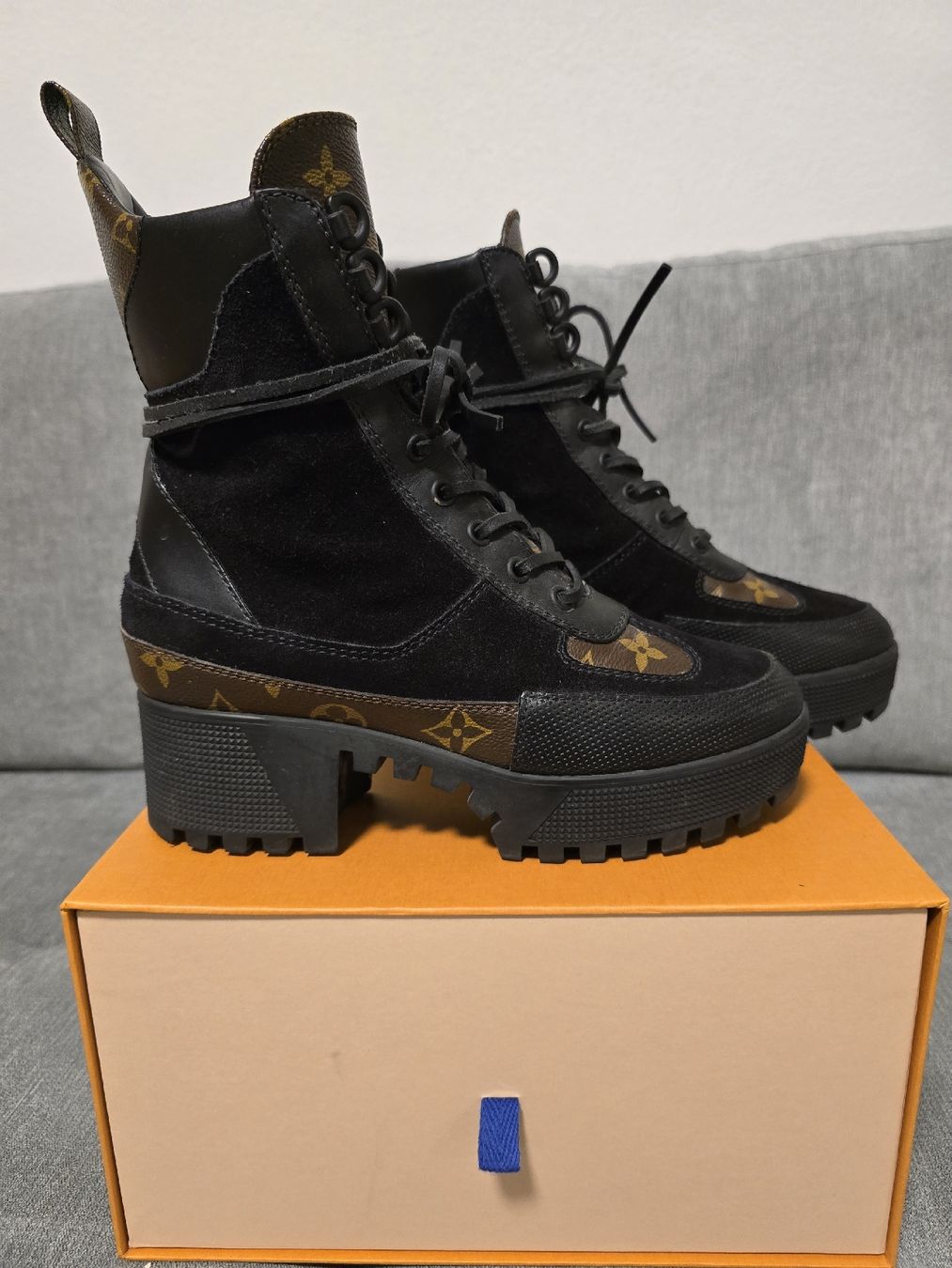 Louis Vuitton Scarpe da donna: LV Laureate Boots Gr. 37 Monogram Canvas VERSAND MÖGLICH – Usato da Dietikon venduto da Kaska2020 7