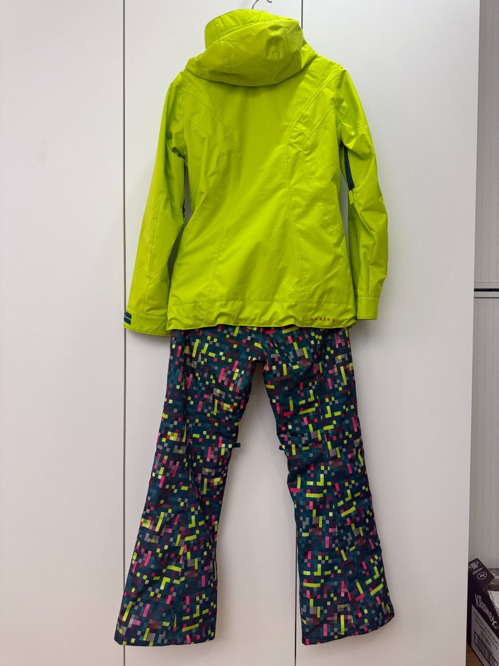 Oakley Completi & Tailleur: Oakley Damen Skianzug – Usato da Meilen venduto da manukau 1