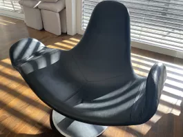Spezieller Sessel in Schwarz mit Hohen NP!