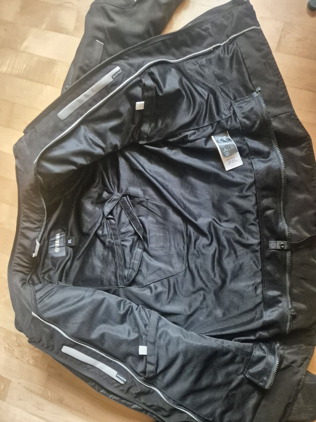 Kleiderpakete: Motorradkombi Yamaha – Gebraucht aus Bülach von Max_W. 7