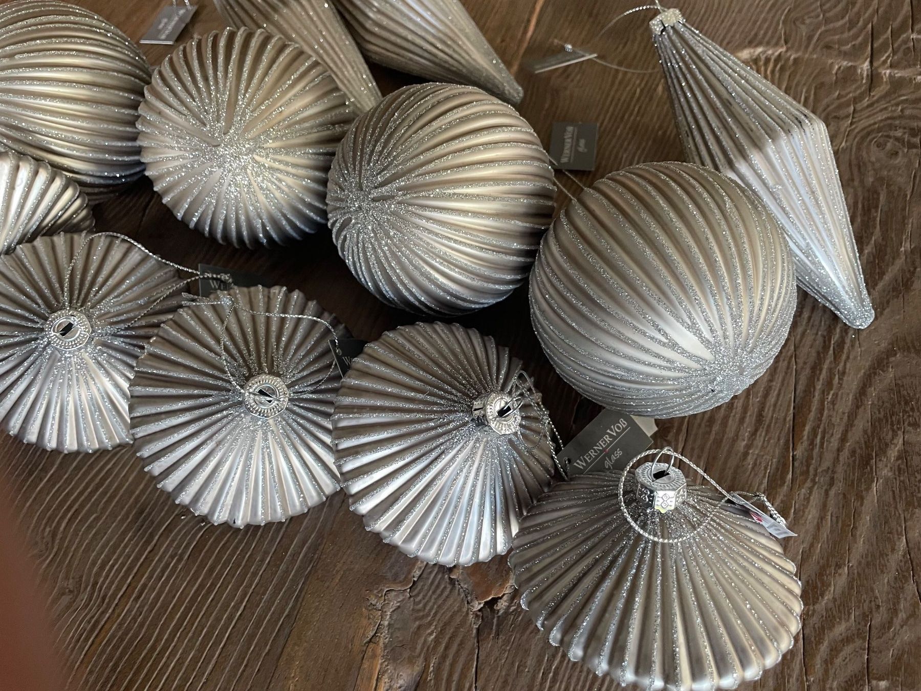Tutte le decorazioni: Edle Weihnachtskugeln Silber mit Glitter in Glas/Neu/OVP – Nuovo e nell'imballaggio originale da Volketswil venduto da rubin74 4