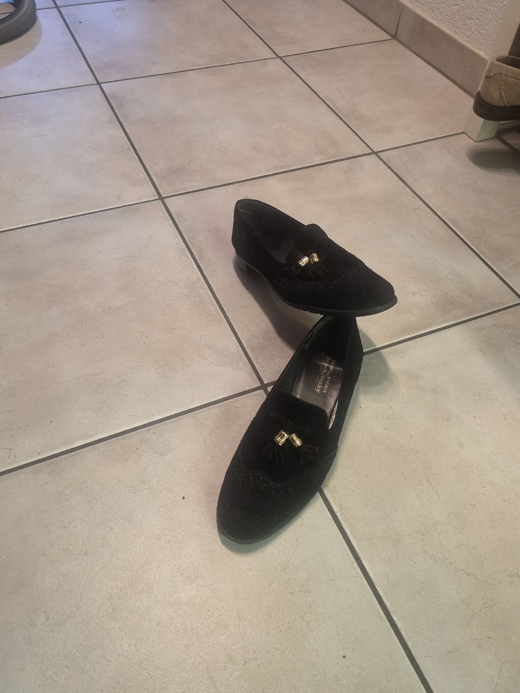 Stuart Weitzman Chaussures femmes: Stuart Weitzmann Loafers Wildleder Gr.40 – D'occasion à Frauenfeld par mel_2gqy 5