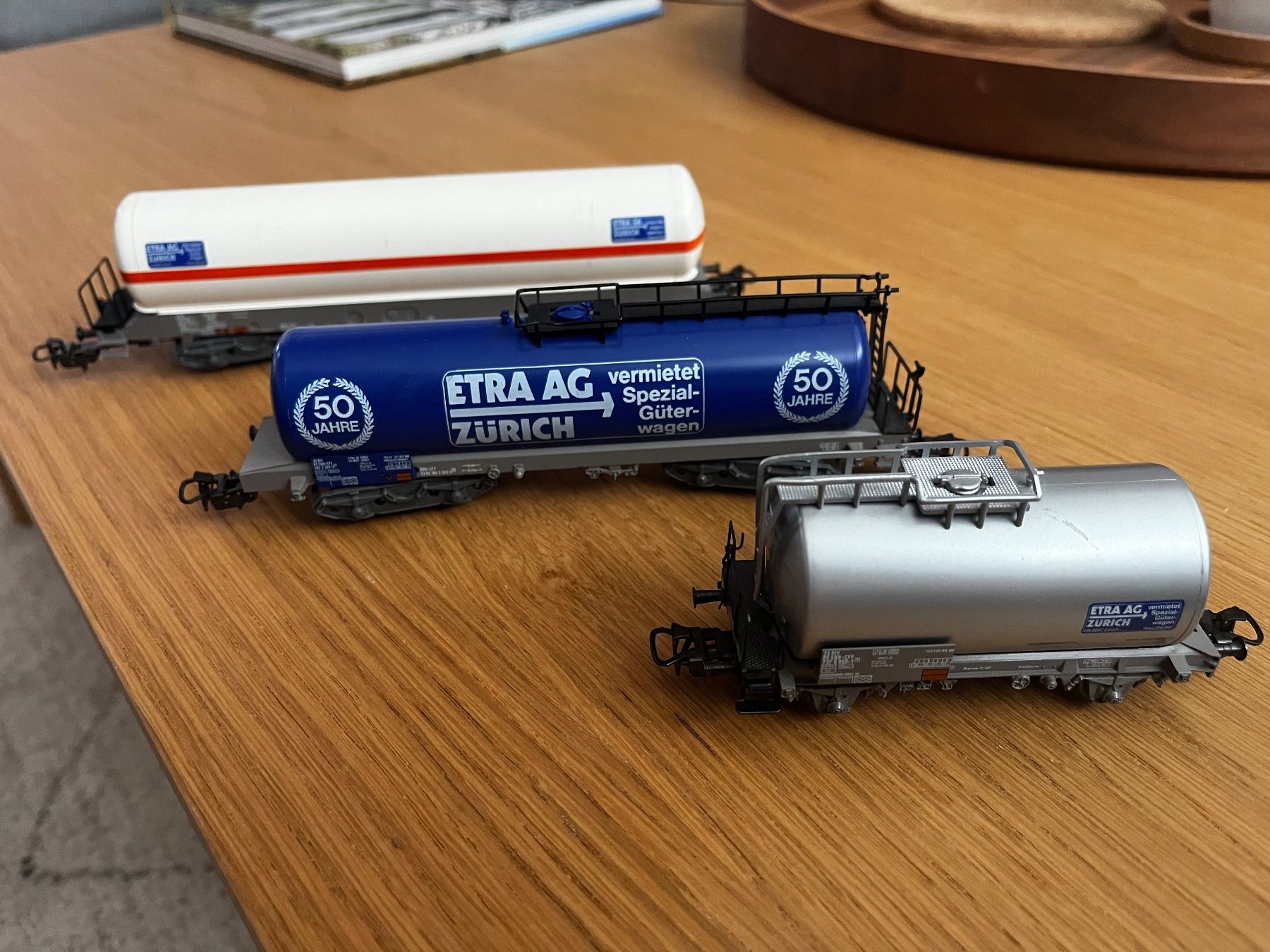 Märklin Modellini di ferrovie: Marklin ETRA 4787 SBB Kesselwagen-Set – Usato da Mollis venduto da zurichakos