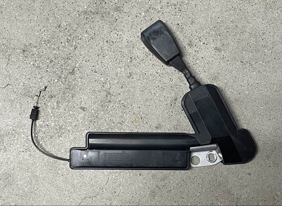 BMW Toutes les pièces auto: BMW E36 Gurtstraffer – D'occasion à Grenchen par rap_dh6r 1