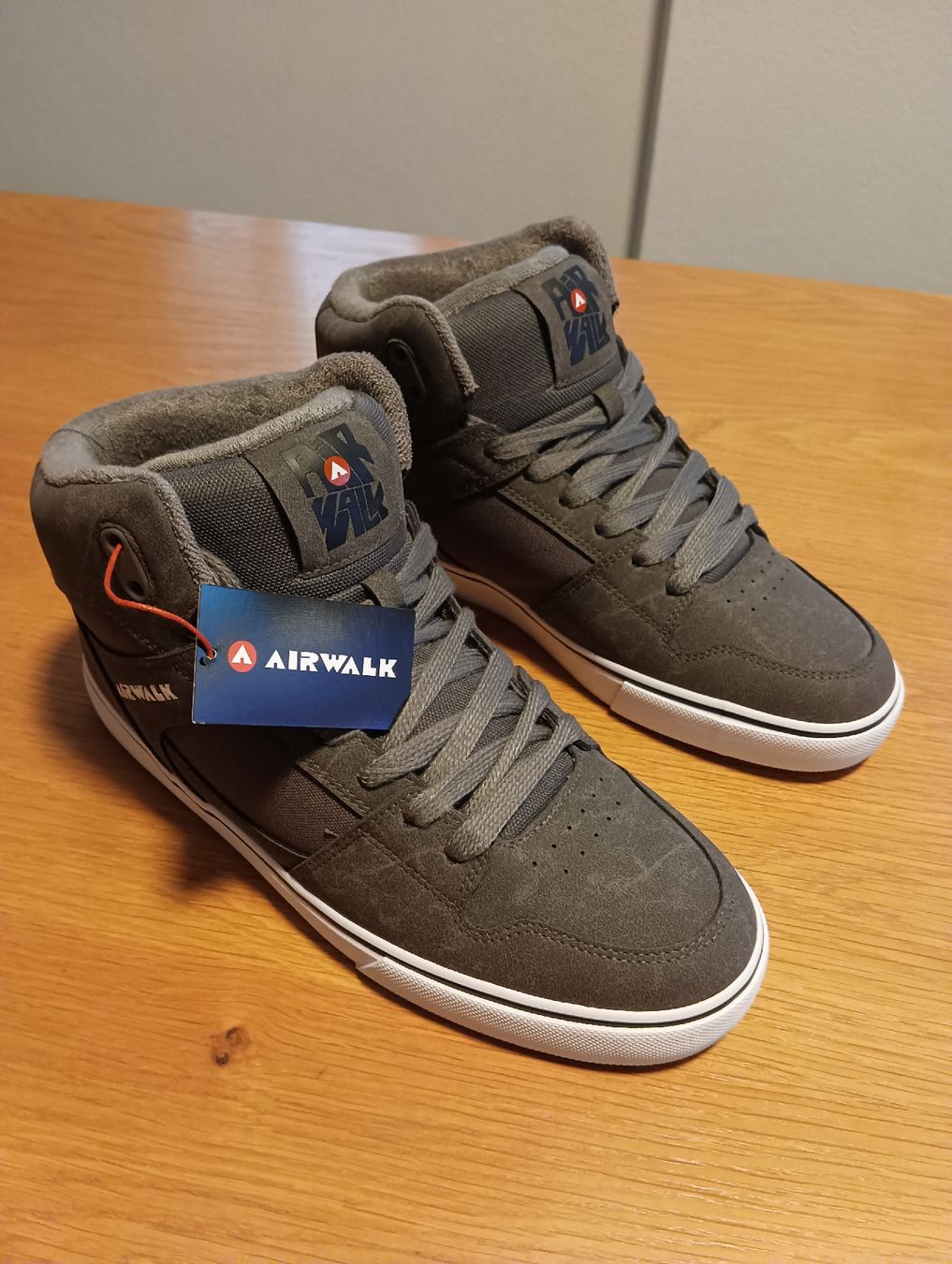 Scarpe da uomo: Neue AIRWALK Sneaker Gr. 44 – Nuovo e nell'imballaggio originale da Densbüren venduto da H-76