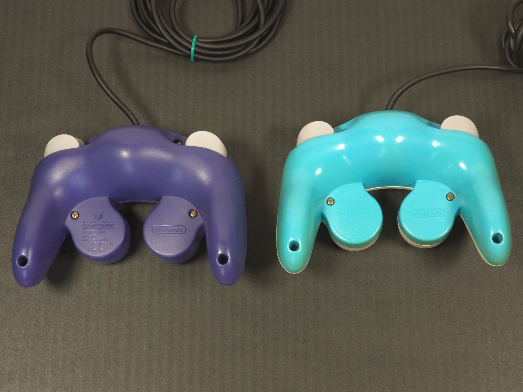 Nintendo Controller: Club Nintendo Gamecube Controller + Lila Gamecube Controller – Gebraucht aus Wil SG von  1
