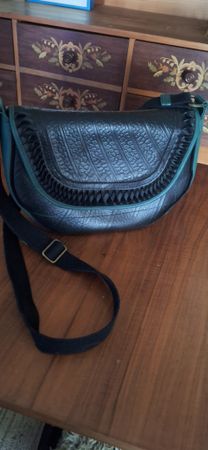 NEU: Upcycling-Tasche aus Veloreifen, neuwertig & stylisch! 