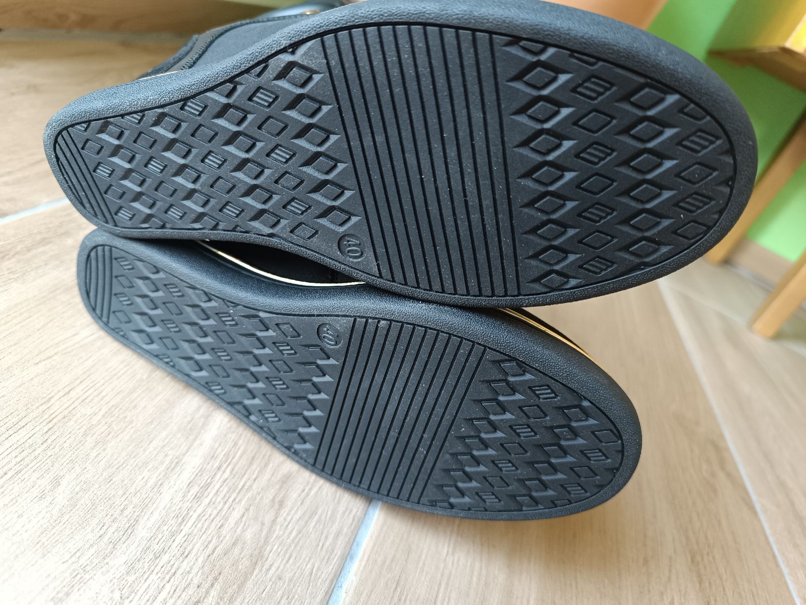 Damenschuhe: Stiefeletten schwarz mit Keilabsatz – Gebraucht aus Wolfwil von SecondOwner 3
