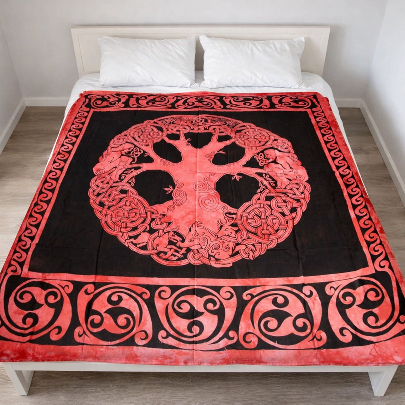 Coperte: Tagesdecke Celtic Tree Baumwolle Batik XL Überwurf Rot – Nuovo e nell'imballaggio originale da Bad Salzdetfurth venduto da Weltenbummler-Shop