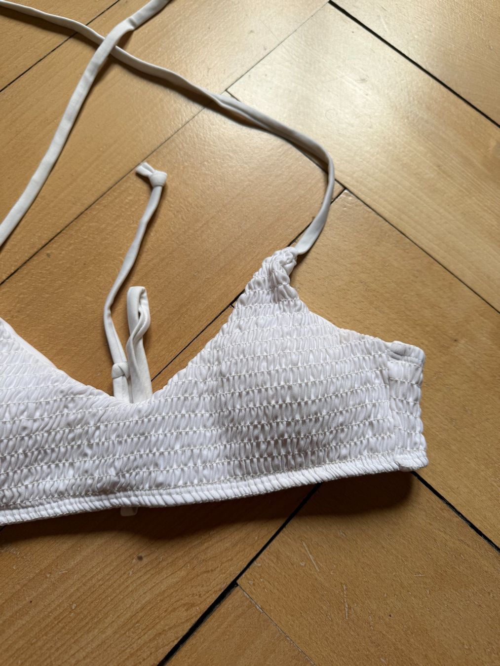 Zaful Badekleider & Bikinis: ZAFUL - Bikini Oberteil weiss S – Gebraucht aus Zürich von Diazaio 1