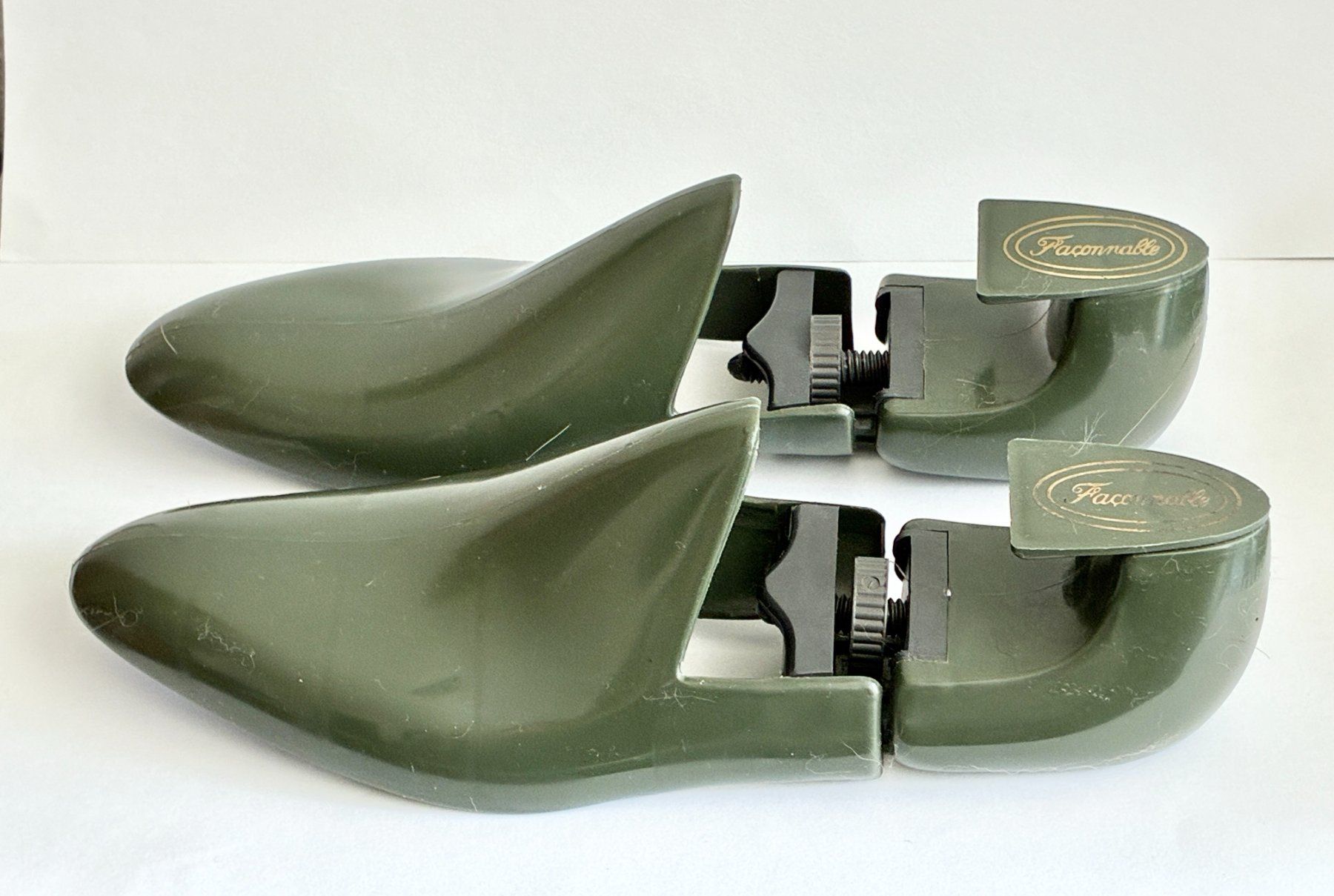 Scarpe da uomo: Vintage Kunststoff Schuhspanner "Faconnable" Milano Gr.43/44 – Usato da Kloten venduto da Nephty 1