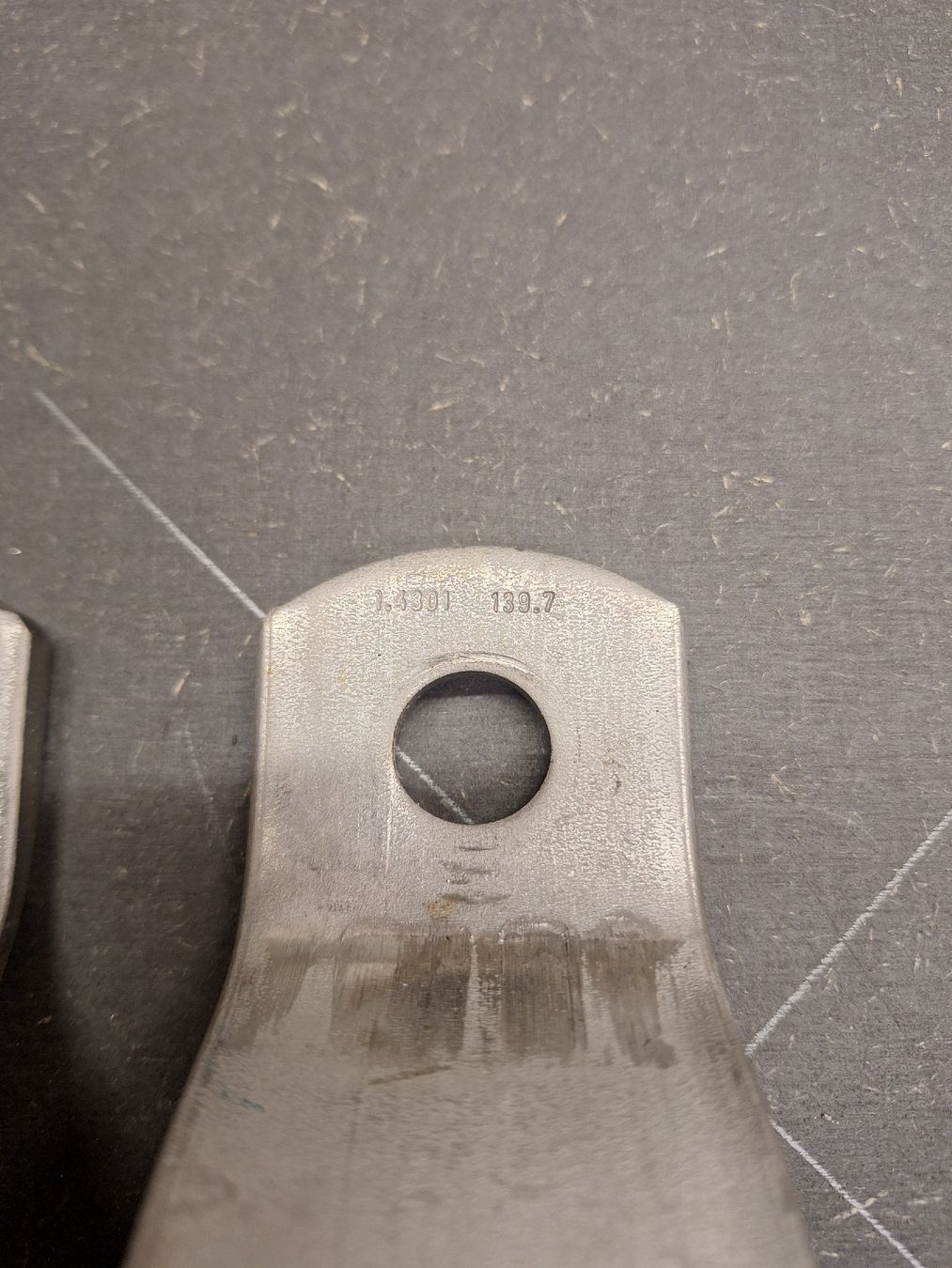 Supporti a parete: Rohrschellen Edelstahl – Usato da Thierachern venduto da carpenter1602 1