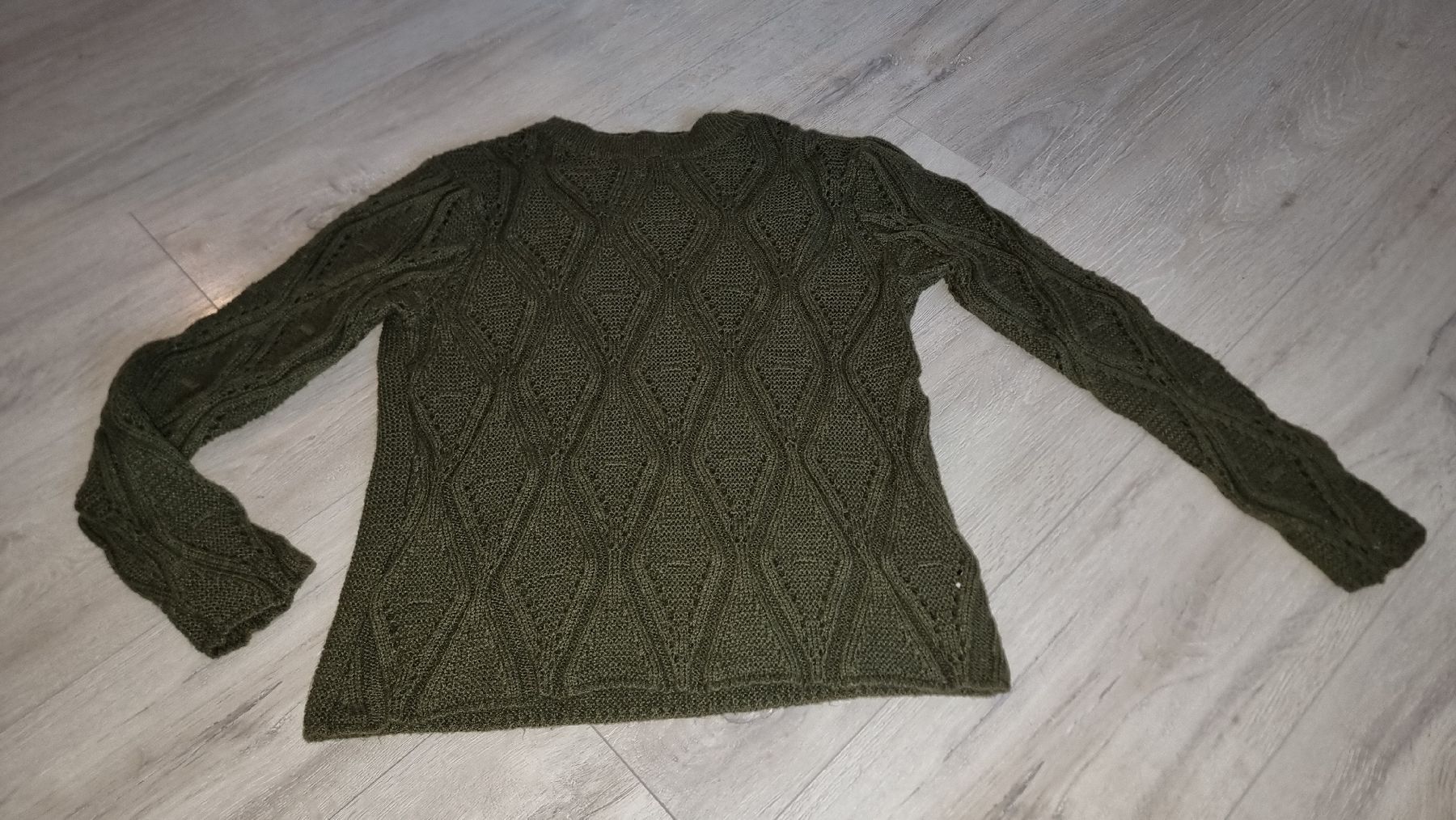 Pullover & Sweatshirts: Olivgrüner Strickpullover mit Zopfmuster, Gr s neuwertig – Neu (gemäss Beschreibung) aus Wigoltingen von Zuckerfee84