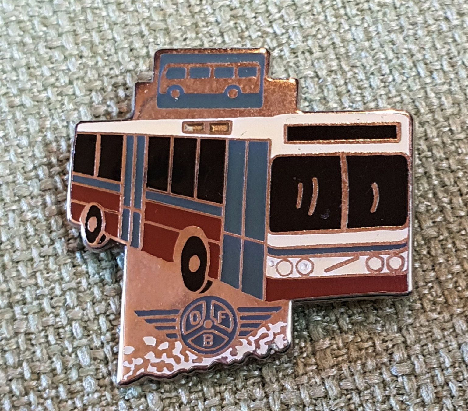 Plaketten & Abzeichen: H242 - Pin Bus DFB – Gebraucht aus Reinach BL von Boston-Verkauf