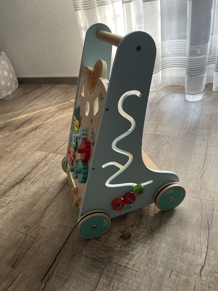 Spielzeuge: Holzlaufrad mit Motorikzentrum – Gebraucht aus Hallau von Timi04.03. 2