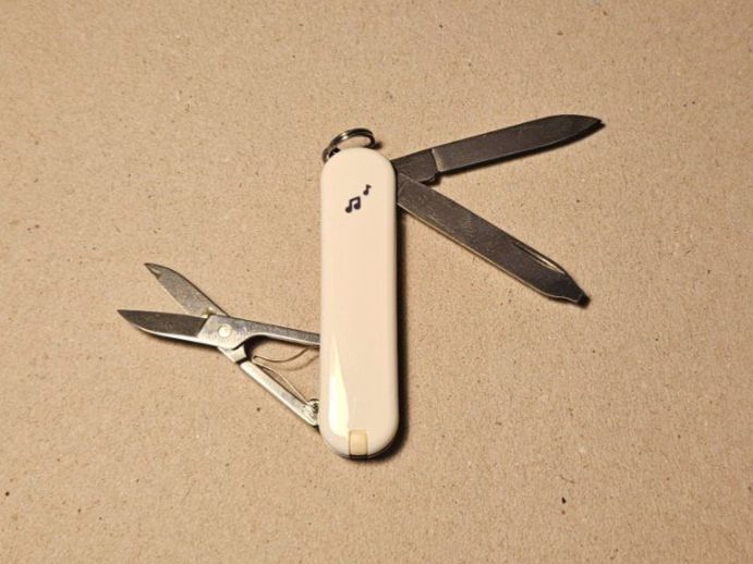 Victorinox Coltelli tascabile: Victorinox classic SD Rhythms – Nuovo e nell'imballaggio originale da Bogis-Bossey venduto da redharvest 2