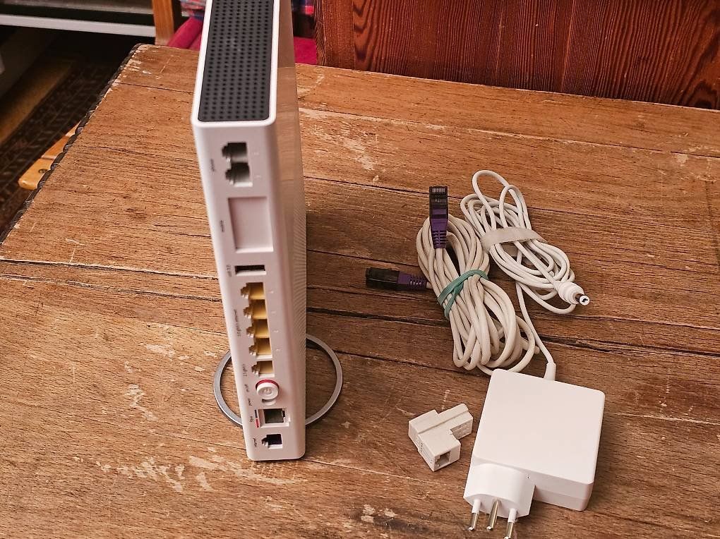 Swisscom Modem & Router: Swisscom Internet Box 3 – Usato da Monte Carasso venduto da giave